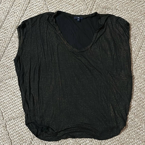 GAP Tops - Black and gold tee